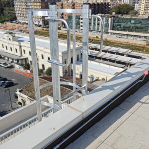 Scala a Gabbia a Siracusa: Accesso Sicuro e Certificato con Quota Sicura in Sicilia.