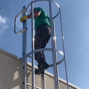 Scala a Gabbia ad Alcamo: Accesso Sicuro e Certificato con Quota Sicura