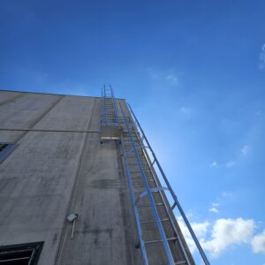 Scala a Gabbia a Palermo: Accesso Verticale Sicuro e Certificato