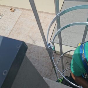 Scala a Gabbia a Forlì: Sistemi di Risalita Verticale e Sicurezza in Quota